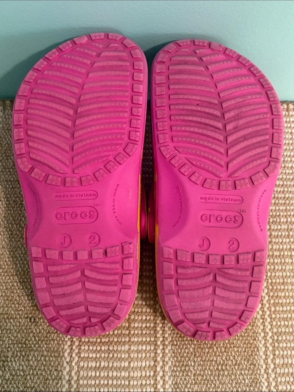 CROCS Kids Classic Ombre Clogs With Heel Strap. Multi Color/Tie Dye. Size— J 2